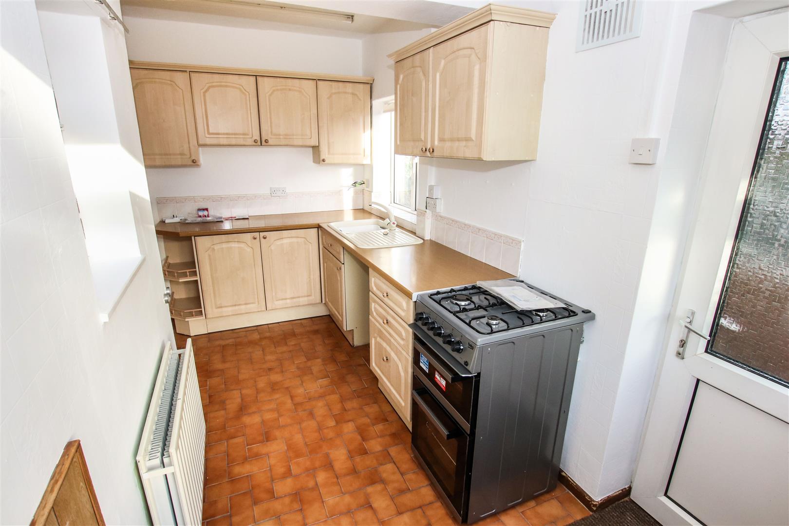 FITTED KITCHEN